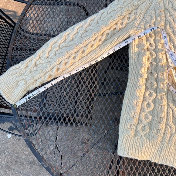 Handmade vintage Irish clan sweater in EUC. Heavy weight and very unique. Unisex - Picture 3 of 6